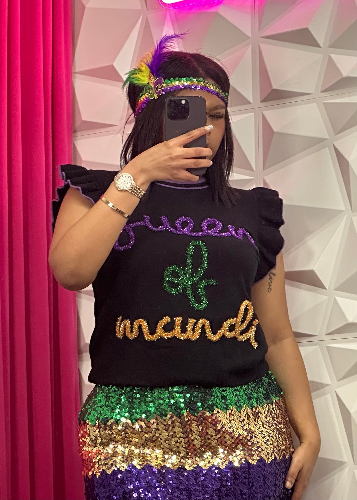 Queen MG Sweater-Black